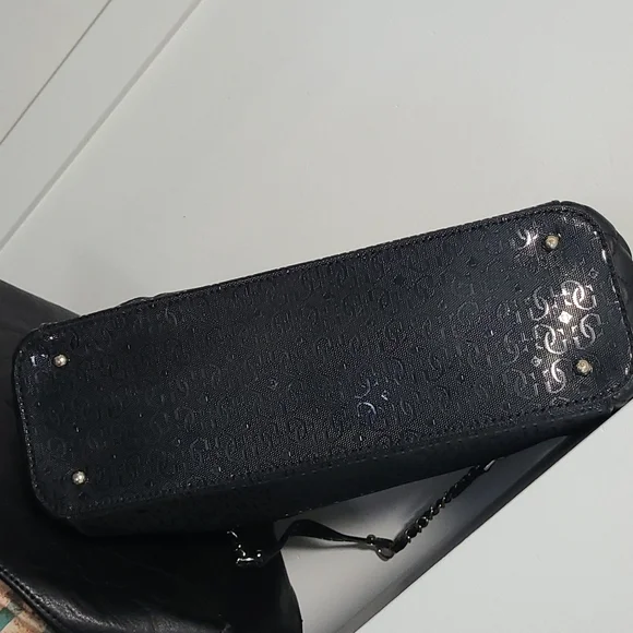 GUESS Tote bag. - Picture 5 of 8